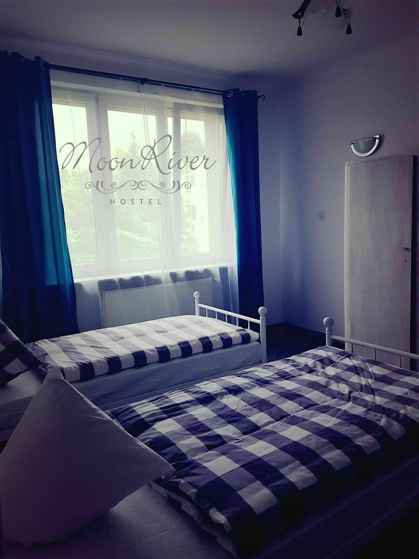 Moonriver Inn Варшава Экстерьер фото