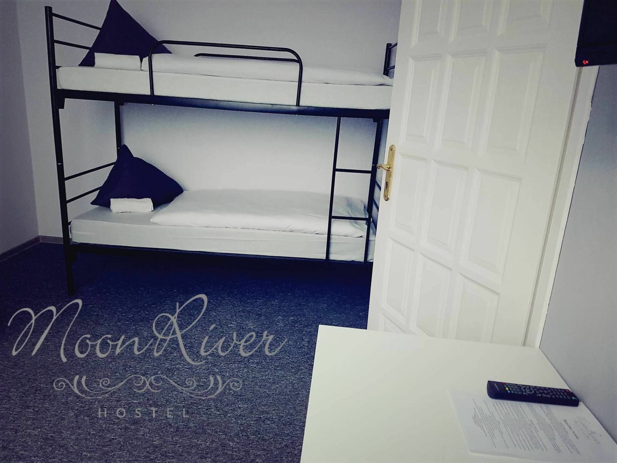 Moonriver Inn Варшава Экстерьер фото